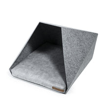 Lade das Bild in den Galerie-Viewer, Indoor Hundehütte "PetPocket" von Rexproduct | 100% recycelt | Hellgrau | Matratze aus 9 Farben wählbar Unisize S+S Softpet Hellgrau