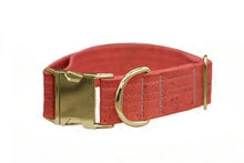 Lade das Bild in den Galerie-Viewer, Hundehalsband mit Klickverschluss | Korkleder | Umweltfreundlich | Robust & Vegan | Coral/Gold