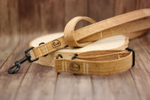 Lade das Bild in den Galerie-Viewer, Hundehalsband mit Klickverschluss | Korkleder | Umweltfreundlich | Robust & Vegan | Natur/Schwarz