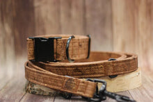 Lade das Bild in den Galerie-Viewer, Hundehalsband mit Klickverschluss | Korkleder | Umweltfreundlich | Robust & Vegan | Tabak/Schwarz