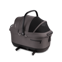 Lade das Bild in den Galerie-Viewer, Isofix Autositz &amp; Transportbox Maeve™ iso6x Wind Tavo | Integriertes Belüftungssystem | für Hunde bis 18 kg | GREENGUARD-Gold-Zertifizierung | Ashen
