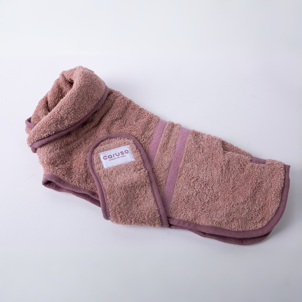 Hundebademantel Cozy Hug von Caruso  - saugstark - Frottee - OEKO-TEX® zertifiziert - 3 Farben & 6 Größen | Fräulein Plath  - Rosa - Gefaltet