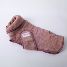 Lade das Bild in den Galerie-Viewer, Hundebademantel Cozy Hug von Caruso - OEKO-TEX® zertifiziert - Rosa - 6 Größen | Fräulein Plath
