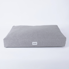Lade das Bild in den Galerie-Viewer, Hundebett Clean von Caruso - orthopädisch &amp; recycelt - Oeko-Tex® Standard - 2 Farben | Fräulein Plath
