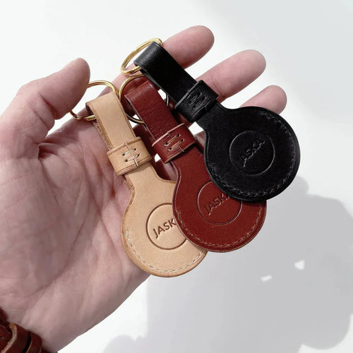 Nachhaltiger Jaska Airtag Tracker Leder-Etui LOGG - natürlich gegerbtes Leder - Handarbeit Made in Germany 

Jaska AirTag Tracker Leder-Etui „LOGG“ – natürlich gegerbtes Leder, echte Handarbeit aus Deutschland - Fräulein Plath