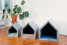 Lade das Bild in den Galerie-Viewer, Indoor Hundehütte PETHome | 100% recycelt | Hellgrau | Matratze aus 11 Farben wählbar
