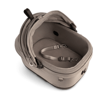 Lade das Bild in den Galerie-Viewer, Isofix Autositz &amp; Transportbox Maeve™ iso5x Wind Tavo | Integriertes Belüftungssystem | für Hunde bis 13.6 kg | GREENGUARD-Gold-Zertifizierung | Tawny

