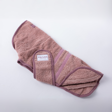 Lade das Bild in den Galerie-Viewer, Hundebademantel Cozy Hug von Caruso - OEKO-TEX® zertifiziert - 3 Farben &amp; 6 Größen | Fräulein Plath

