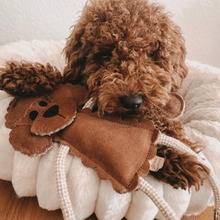 Lade das Bild in den Galerie-Viewer, Nachhaltiges Hundespielzeug &quot;Piet Pudel&quot; | Robust &amp; 100% schadstofffrei | Upcycling Leder &amp; natürliche Baumwolle
