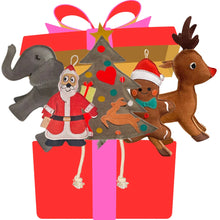 Lade das Bild in den Galerie-Viewer, Hundespielzeug Set &quot;Santa Claus Is Coming to Town&quot; für Hunde | Schadstofffrei &amp; robust | Nachhaltiges Weihnachtsgeschenk
