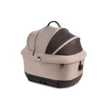 Lade das Bild in den Galerie-Viewer, Isofix Autositz &amp; Transportbox Maeve™ iso5x Wind Tavo | Integriertes Belüftungssystem | für Hunde bis 13.6 kg | GREENGUARD-Gold-Zertifizierung | Fawn
