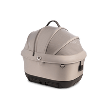 Lade das Bild in den Galerie-Viewer, Isofix Autositz &amp; Transportbox Maeve™ iso5x Wind Tavo | Integriertes Belüftungssystem | für Hunde bis 13.6 kg | GREENGUARD-Gold-Zertifizierung | Tawny
