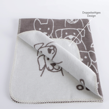 Lade das Bild in den Galerie-Viewer, Hundedecke Dogs von Caruso - weich &amp; flauschig -  Global Recycled Standard zertifiziert
