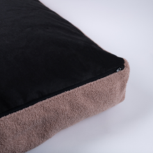 Lade das Bild in den Galerie-Viewer, Hundebett Teddy von Caruso - orthopädisch &amp; recycelt - Oeko-Tex® Standard - 3 Farben &amp; Größen
