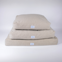 Lade das Bild in den Galerie-Viewer, Hundebett Teddy von Caruso - orthopädisch &amp; recycelt - Oeko-Tex® Standard - 3 Farben &amp; Größen | Fräulein Plath
