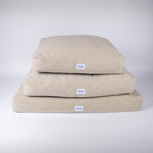 Lade das Bild in den Galerie-Viewer, Hundebett Teddy von Caruso - 3 Farben - Beige nachhaltig Fräulein Plath
