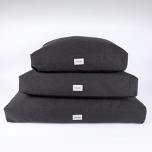 Lade das Bild in den Galerie-Viewer, Hundebett Clean von Caruso - orthopädisch &amp; recycelt - Oeko-Tex® Standard - 2 Farben | Fräulein Plath
