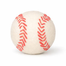 Lade das Bild in den Galerie-Viewer, BUDDY. Hunde-Baseball aus Schafwolle - ideal für Welpen und Senioren | Fräulein Plath
