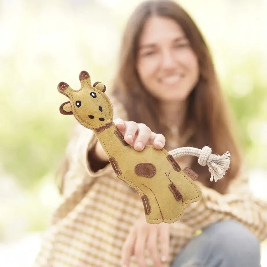 BUDDY. Leder Hundespielzeug Giraffe Gina - schadstoffgeprüft - inkl. 15% Rabatt Hundetraining Ellen Marques | Fräulein Plath