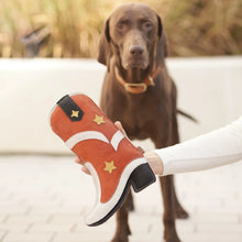 Lade das Bild in den Galerie-Viewer, BUDDY. Leder-Hundespielzeug Cowboystiefel – für große Hunde – schadstoffgeprüft | Fräulein Plath
