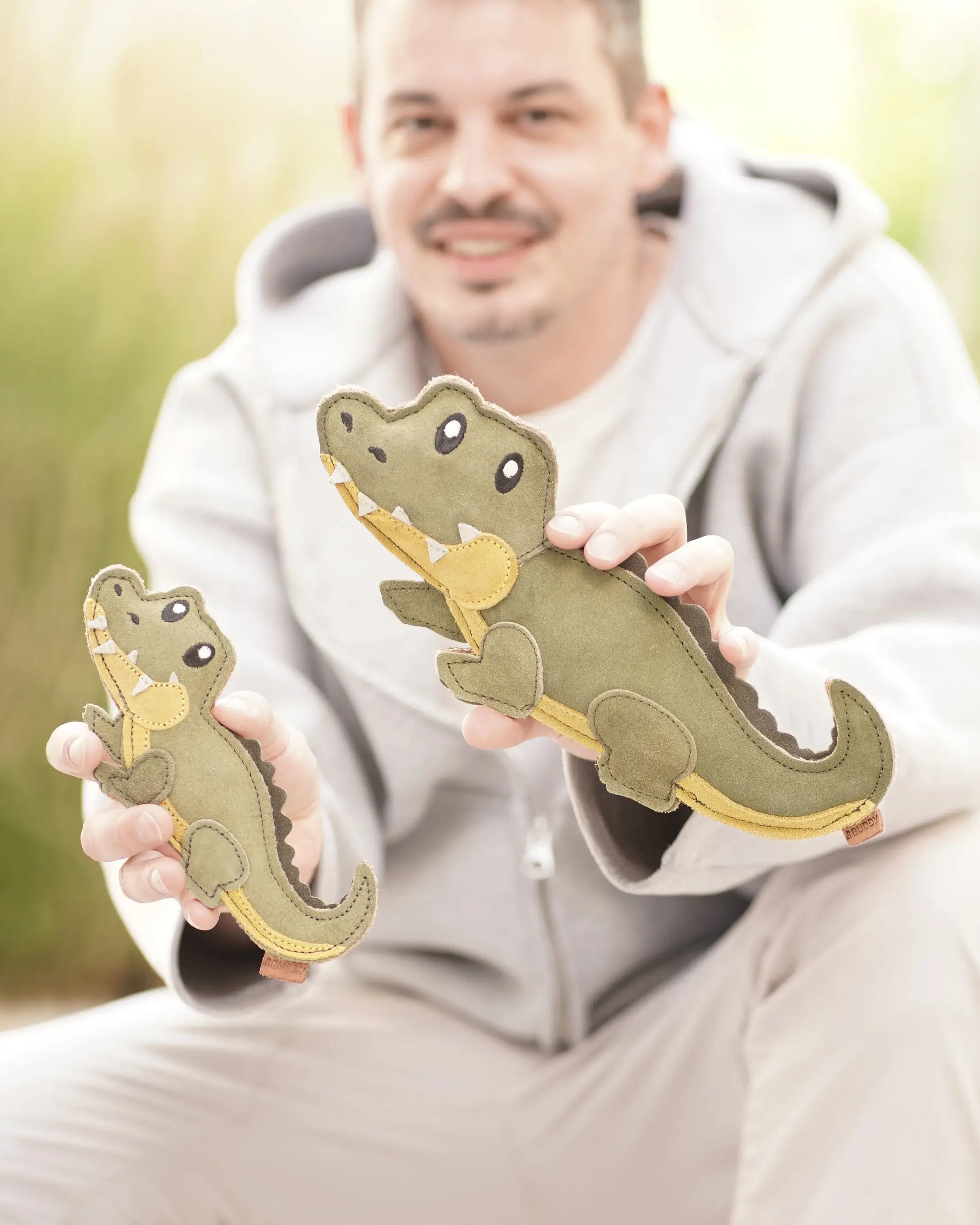 BUDDY. Leder Hundespielzeug großes Krokodil - für größere Hunde - schadstoffgeprüft - inkl. 15% Hundetraining Ellen Marques | Fräulein Plath