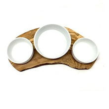 Lade das Bild in den Galerie-Viewer, Nachhaltige Futterstation RUSTY TRIO für Nass-Trockenfutter &amp; Wasser | Olivenholz &amp; Porzellan | Natürliche Rohstoffe
