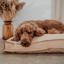Lade das Bild in den Galerie-Viewer, Nachhaltige Hundematratze "Wilma" von Lill´s | GOTS-zertifiziertes Hundebett | Sand - Fräulein Plath
