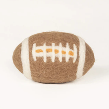 Lade das Bild in den Galerie-Viewer, American Football für Hunde | Nachhaltiges Hundespielzeug | 100% schadstofffrei &amp; Schafwolle | Zahnpflegend &amp; schwimmfähig
