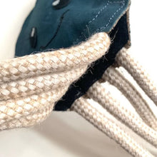 Lade das Bild in den Galerie-Viewer, Nachhaltiges Hundespielzeug Oktopus &quot;Karla Krake 2.0&quot; | Leder Dummy | 100% schadstofffrei | Upcycling Leder &amp; natürliche Baumwolle
