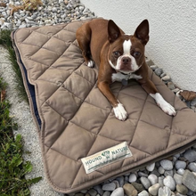 Lade das Bild in den Galerie-Viewer, Öko-Wendedecke Davos von HOUND&amp;NATURE | Recycelte Materialien | Oeko-Tex® Standard 100 | Taupe-blau
