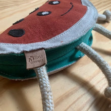 Lade das Bild in den Galerie-Viewer, Nachhaltiges Hundespielzeug &quot;Mone Melone&quot; | Robust &amp; 100% schadstofffrei
