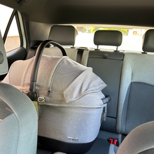 Lade das Bild in den Galerie-Viewer, Isofix Autositz &amp; Transportbox Maeve™ iso6x von Tavo für Hunde bis 18 kg | GREENGUARD-Gold-Zertifizierung | Farbe: Merle | Fräulein Plath
