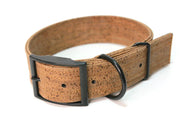 Hundehalsband mit Dornschnalle | Korkleder | Umweltfreundlich | Robust & Vegan | Tabak/Schwarz | Fräulein Plath