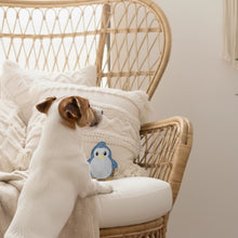 Lade das Bild in den Galerie-Viewer, Nachhaltiges BUDDY. Hundespielzeug aus Leder für kleine Hunde "Pinguin" - schadstofffrei
