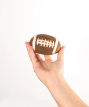 Lade das Bild in den Galerie-Viewer, Hundespielzeug &quot;Football &amp; Friends&quot; 3er-Set | 100% schadstofffrei &amp; Schafwolle | Zahnpflegend &amp; schwimmfähig
