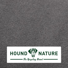 Lade das Bild in den Galerie-Viewer, Öko-Hundebett Luzern von HOUND&amp;NATURE | Fleece-Seite | Recycelte Materialien | Oeko-Tex® Standard 100  | Grau
