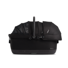 Lade das Bild in den Galerie-Viewer, Isofix Autositz &amp; Transportbox Maeve™ iso7x-L WIND von Tavo für Hunde bis 18 kg | GREENGUARD-Gold-Zertifizierung | Farbe: Onyx - Sonnenschutz
