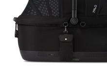 Lade das Bild in den Galerie-Viewer, Isofix Autositz &amp; Transportbox Maeve™ iso7x-L WIND von Tavo für Hunde bis 18 kg | GREENGUARD-Gold-Zertifizierung | Farbe: Onyx - Tasche
