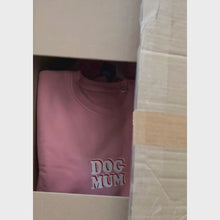 Laden und Abspielen von Videos im Galerie-Viewer, Hundemama Sweatshirt Hunde Bio Baumwolle Fräulein Plath
