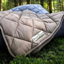 Lade das Bild in den Galerie-Viewer, Öko-Hundedecke Davos von HOUND&amp;NATURE | Recycelte Materialien | Oeko-Tex® Standard 100 | Taupe

