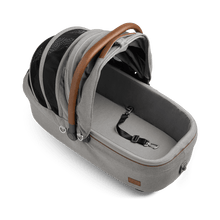 Lade das Bild in den Galerie-Viewer, Hunde Isofix Autositz Maeve™ Medium Rigid von Tavo | GREENGUARD-Gold-Zertifizierung | Farbe: Merle
